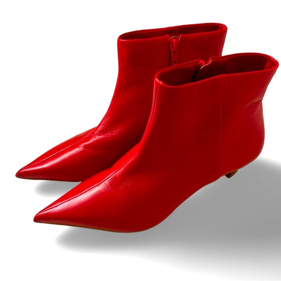 NWOB $140 Gianni Bini, the Georgina Leather Kitten Heel Booties - Picture 4 of 12